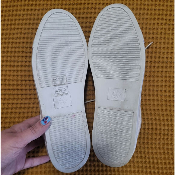 Patricia Nash Uma Tooled Sneaker Chalk GUC 9 - Picture 5 of 8